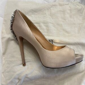 Badgley Mischka heels / champagne size 8